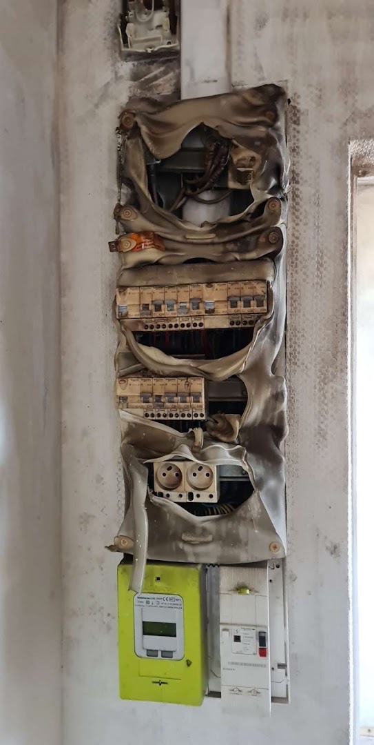 L'ELECTRICIEN — Photos 4